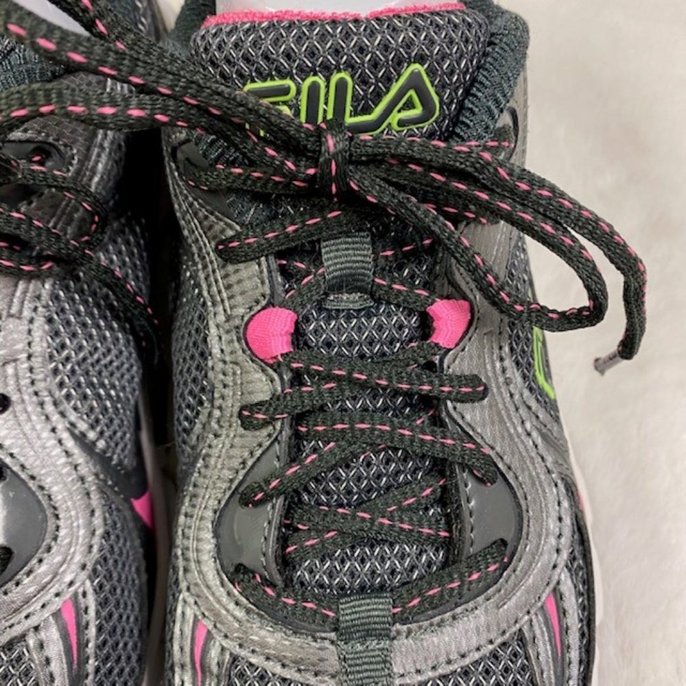LIKE‎ NEW Fila Women's Silver & Sugarplum Quadrix Running Shoe, size 10 - Picture 4 of 13
